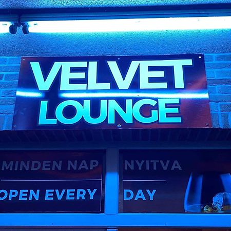 Velvet Motel Hegyeshalom Exterior foto
